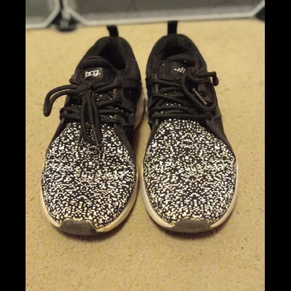 Shoes - Picture 1 of 4